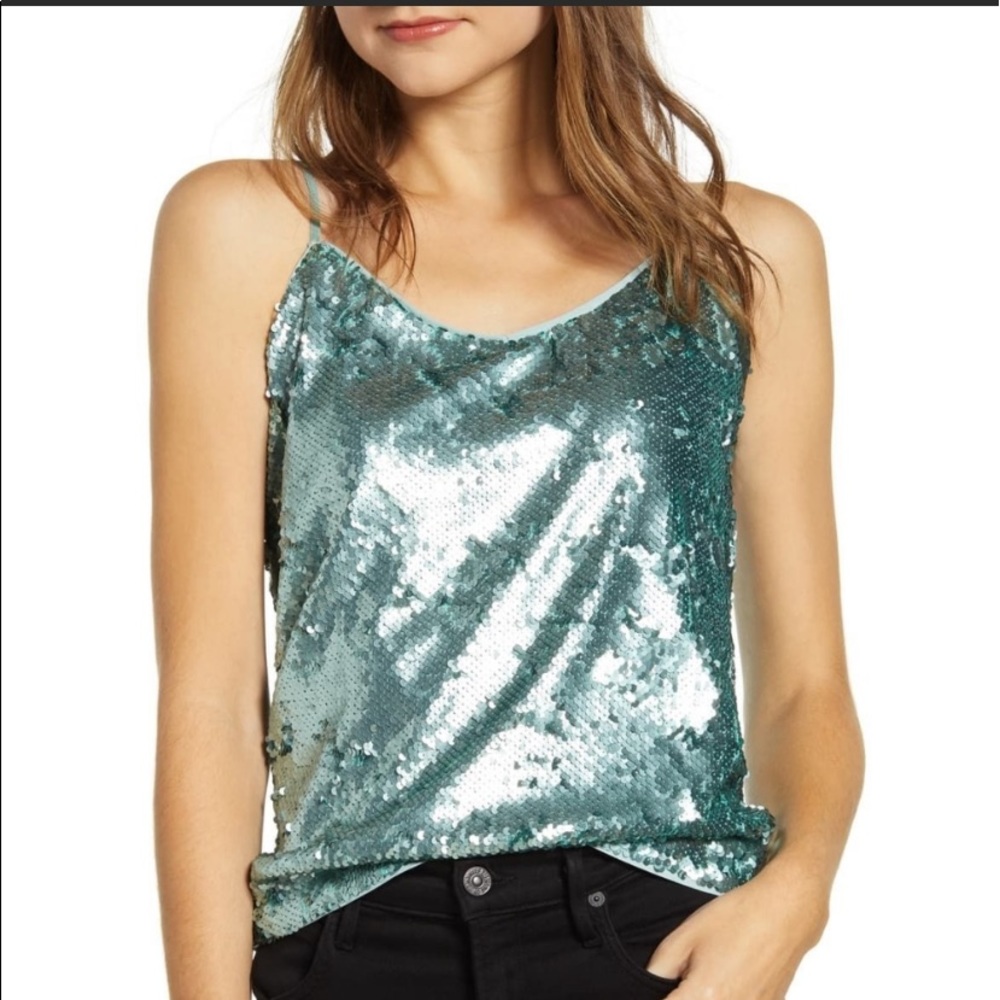 🎉 HOST PICK 🎉NWT Vince Camuto Sequined Camisole SZ M